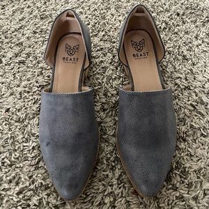 Beast Fashion cutout flats